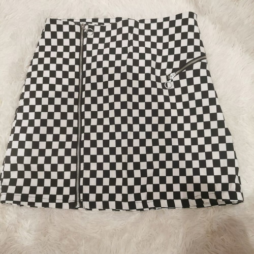 C&A skirt black and white with zipper like new, size M