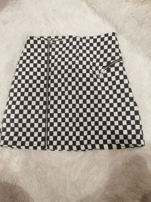 C&A skirt black and white with zipper like new, size M