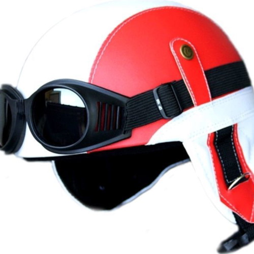 Motorcycle helmet with Italy tricolore flag colors, Vespa style