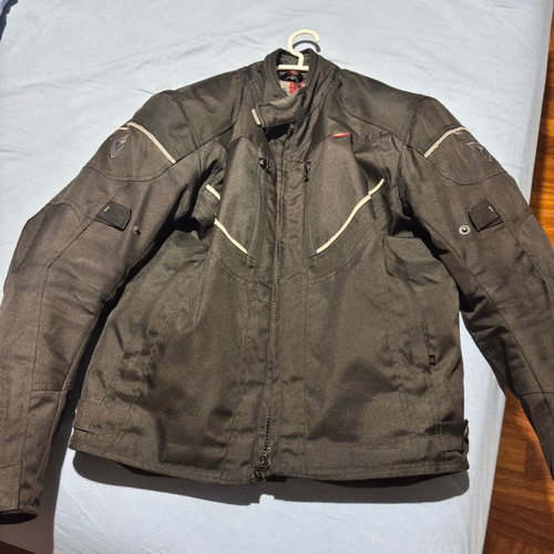 Motorcycle jacket size S like new with removable lining and protection