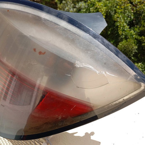 Φανάρι Opel Astra H δεξιό πίσω μεταχειρισμένο χωρίς λάμπες με σπασμένο πλαστικό