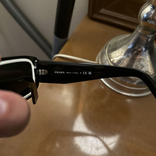 Prada sunglasses like new, black