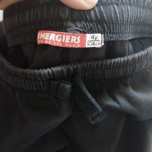Nike t-shirt and Energiers shorts like new, set for ages 4-5