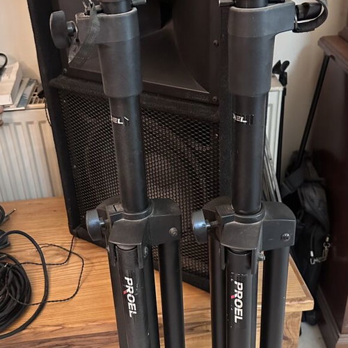 Yamaha professional speakers with stands like new, set of two