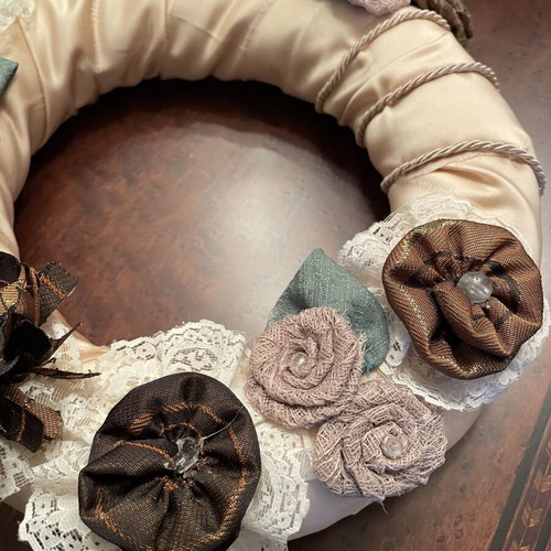 Decorative door wreath like new, 25 cm diameter, beige brown