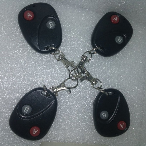 Wireless Remote Control Receiver 433MHz 12V with 4 Remotes like new