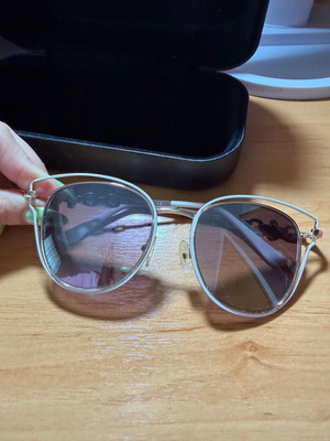 Guess sunglasses like new with case