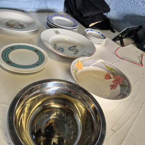 Cooking utensils and coffee saucers set like new, 24 pieces