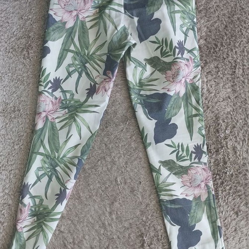 Stradivarius women's pants size 38 like new, white and green