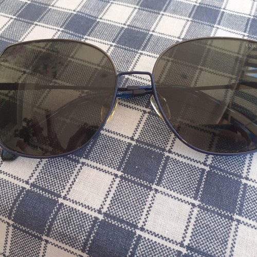 Sunglasses used in blue shade with metal frame