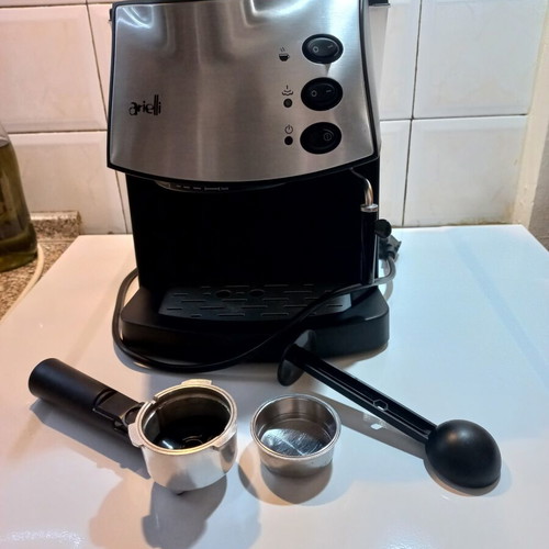 Arielli espresso machine like new, 2-liter capacity