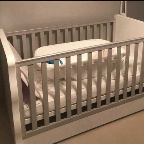 Santa Bebe convertible baby cot with Grecostrom mattress and chest of drawers