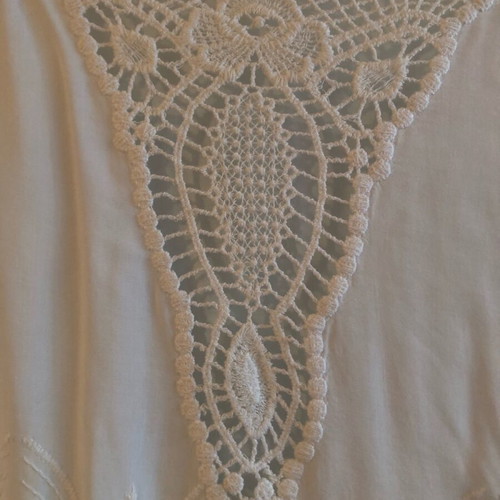 Women's white blouse with embroidery and lace size L like new
