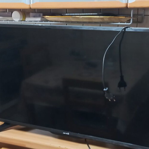 Arielli 32 inches LED TV and computer monitor like new