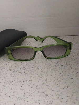AV sunglasses like new, green