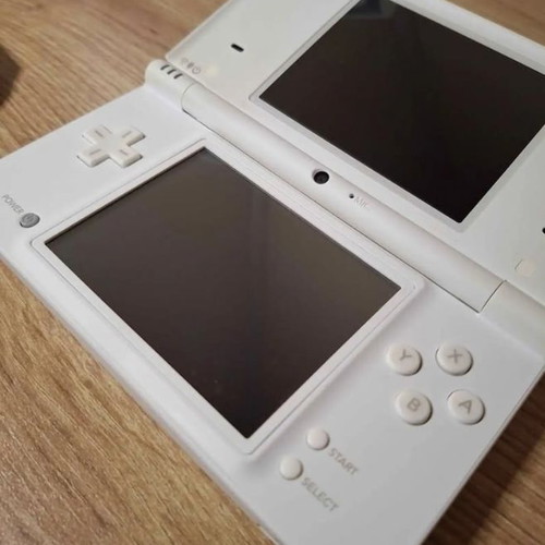 Nintendo DSi White like new with case and charger
