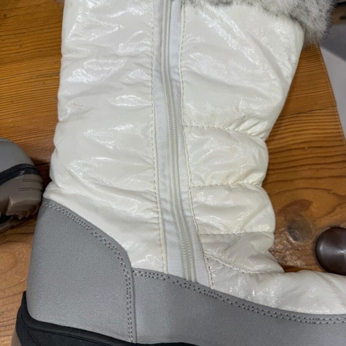 Waterproof boots with fur new, size 41, white