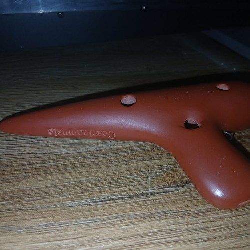 Ceramic Ocarina like new with protective case G2 Ocarinamusic