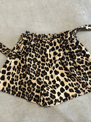 Σορτσάκι animal print Medium με ζώνη και ελαστική μέση σαν καινούργιο