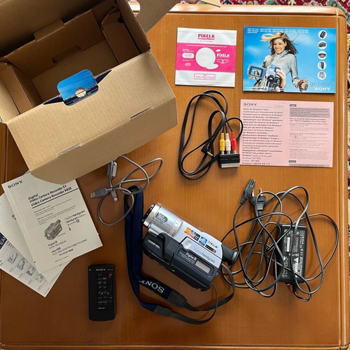 Sony Handycam DCR-TRV140E Digital8 like new in original box