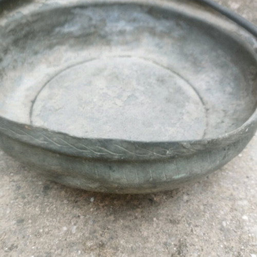 Bronze vessel