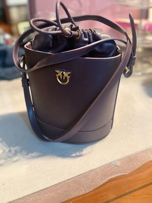 Pinko Original Bucket Bag like new, purple with gold love birds logo