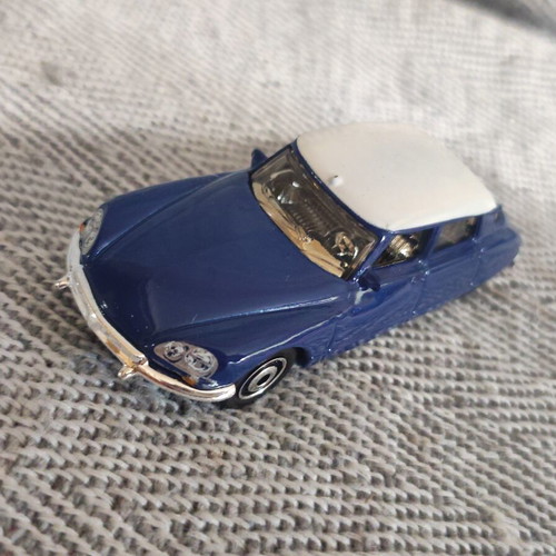 Matchbox 1968 Citroen DS toy car used