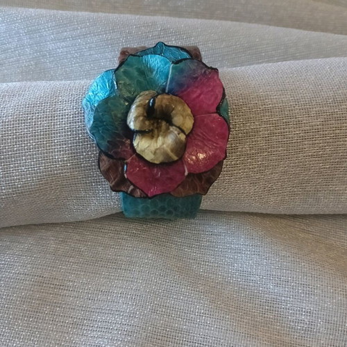 Bracelet with large flower like new
