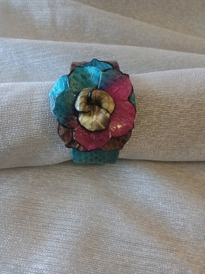 Bracelet with large flower like new