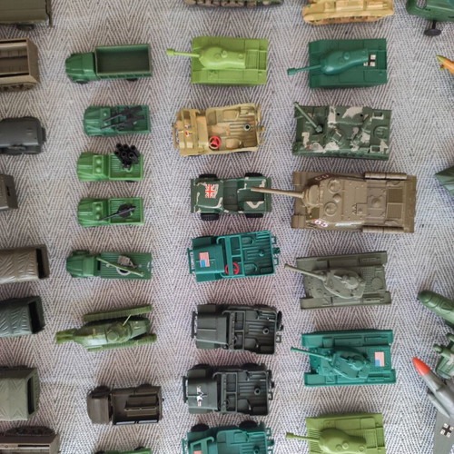 Plastic military tanks used, set of 42