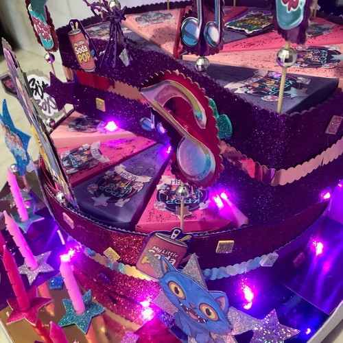 Huntrix Saja Boys Paper Cake new with lighting and birthday candles