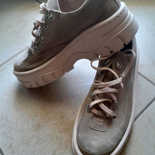 Glamazons beige athletic shoes size 40 new