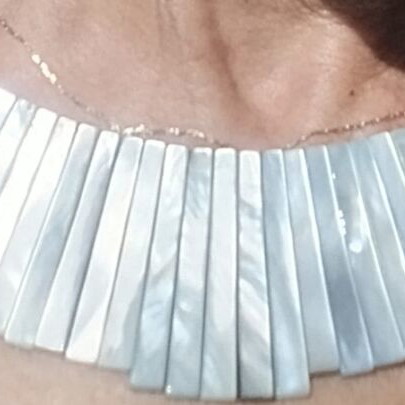 Statement necklace with double-sided natural mother of pearl
