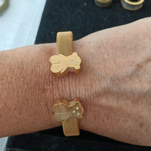 Set of 10 gold-tone jewelry pieces, 4 pairs of earrings, 4 rings, 2 bracelets