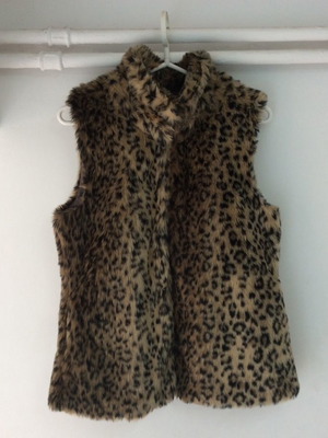 Bershka sleeveless vest used, size M, eco fur