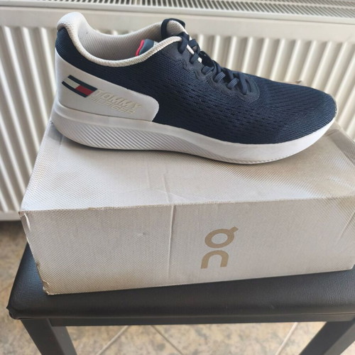 Tommy Hilfiger sneakers size 45 like new, white and blue