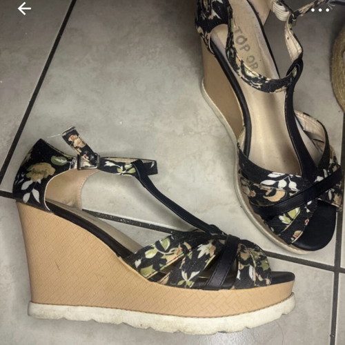Floral platform sandals size 39 used, black multicolor