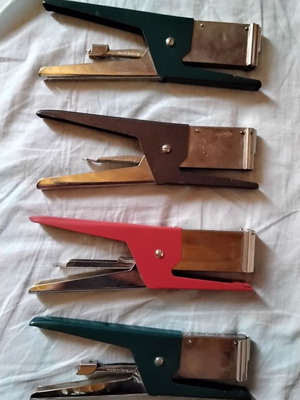 Set of 4 staplers used, not working