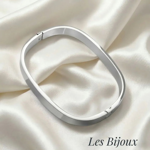 Minimal silver stainless steel bracelet new, does not tarnish