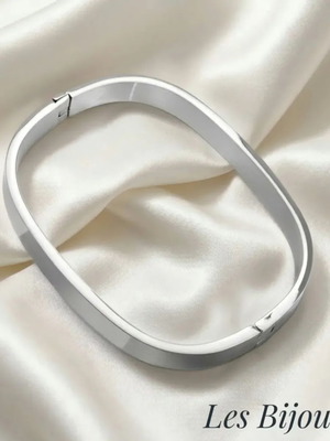 Minimal silver stainless steel bracelet new, does not tarnish