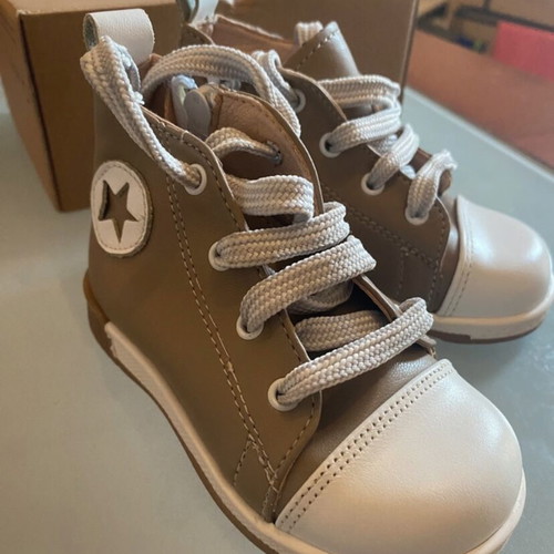 Gorgino children's leather boots size 21 new, beige and brown