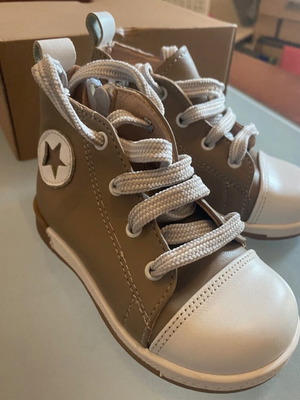 Gorgino children's leather boots size 21 new, beige and brown