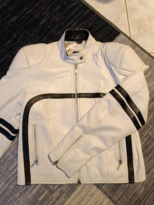 G&G Leather Jacket Medium like new, white