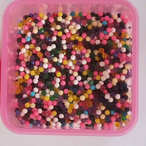 Plastic box with beads Hello Kitty used