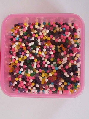 Plastic box with beads Hello Kitty used