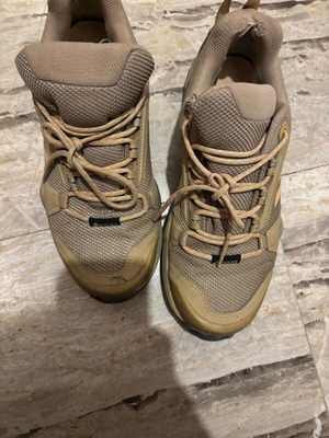 Adidas Terrex 39 αθλητικά μεταχειρισμένα, μπεζ με φθορές