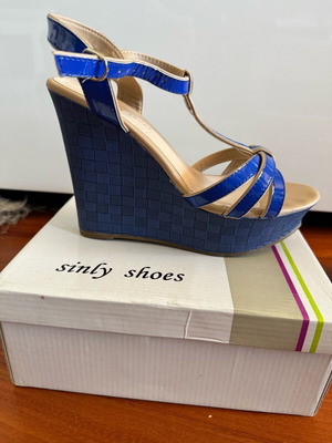 Blue platform shoes size 38 like new