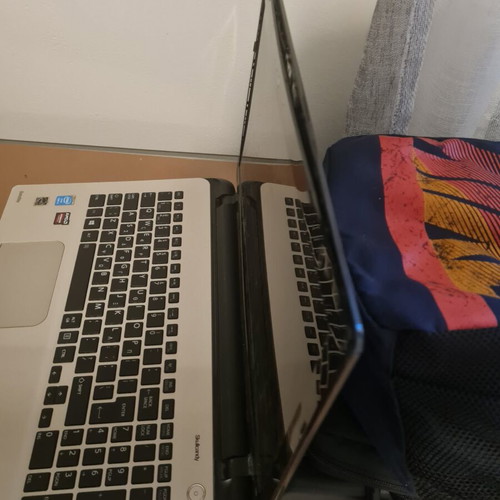 Toshiba Satellite L50-B laptop with Intel Core i5, 6GB RAM, 500GB SSD