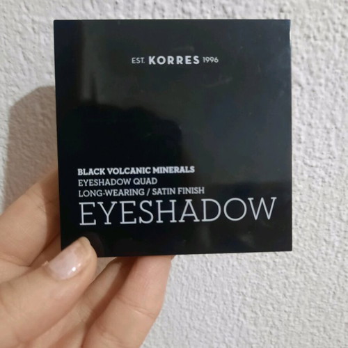Korres Blushed Nudes Black Volcanic Minerals eyeshadow palette like new