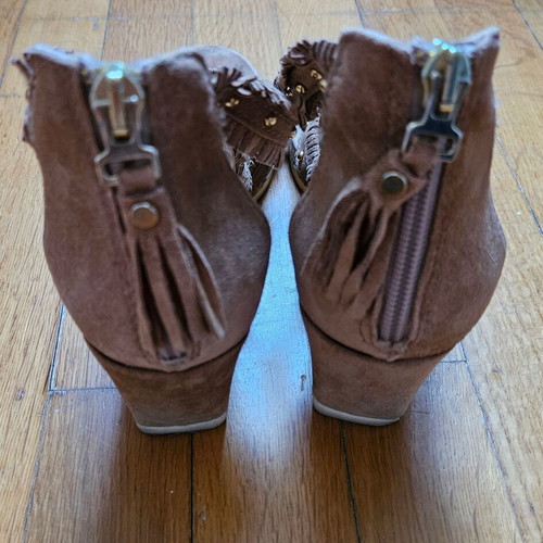 Alpe suede women's sandals size 39 like new, beige, 7 cm heel